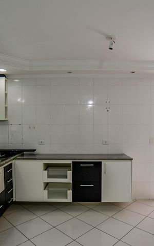 Casa à venda com 300m², 4 quartos e 4 vagas Casa à venda com 300m², 4 quartos e 4 vagasCozinha