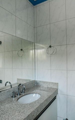 Casa à venda com 300m², 4 quartos e 4 vagas Casa à venda com 300m², 4 quartos e 4 vagasBanheiro da Suíte 2