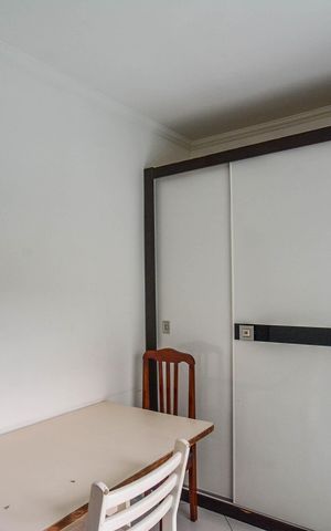 Casa à venda com 300m², 4 quartos e 4 vagas Casa à venda com 300m², 4 quartos e 4 vagasQuarto