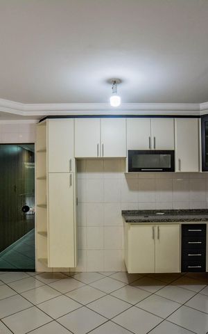 Casa à venda com 300m², 4 quartos e 4 vagas Casa à venda com 300m², 4 quartos e 4 vagasCozinha