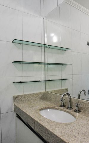 Casa à venda com 300m², 4 quartos e 4 vagas Casa à venda com 300m², 4 quartos e 4 vagasBanheiro da Suíte 1