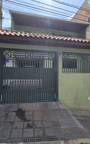 Casa à venda com 300m², 4 quartos e 4 vagas Casa à venda com 300m², 4 quartos e 4 vagasFachada