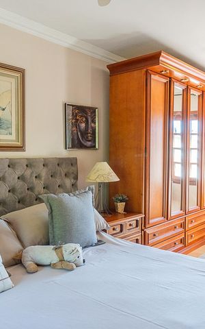 Casa à venda com 200m², 4 quartos e 2 vagasSuíte
