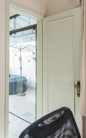 Casa à venda com 200m², 4 quartos e 2 vagasEscritório