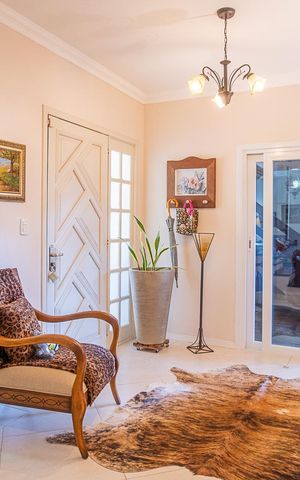 Casa à venda com 200m², 4 quartos e 2 vagasSala