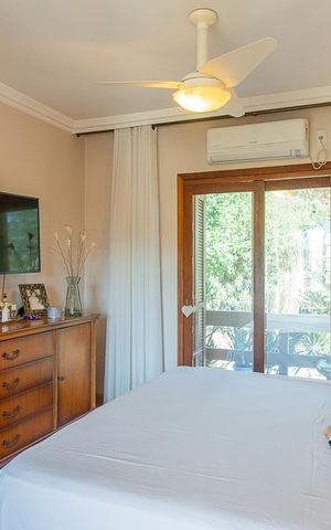 Casa à venda com 200m², 4 quartos e 2 vagasSuíte