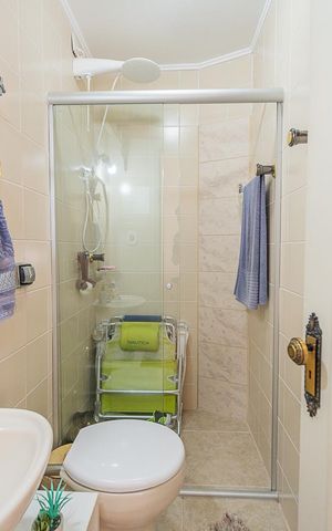 Casa à venda com 200m², 4 quartos e 2 vagasBanheiro 2