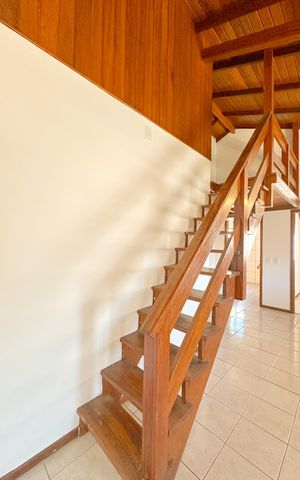 Casa para alugar com 691m², 4 quartos e 3 vagasEscada