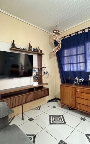 Casa à venda com 80m², 1 quarto e 2 vagasSala