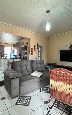 Casa à venda com 80m², 1 quarto e 2 vagasSala