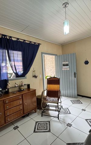 Casa à venda com 80m², 1 quarto e 2 vagasSala