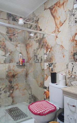 Casa à venda com 90m², 3 quartos e 2 vagasBanheiro