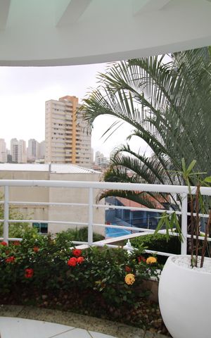 Casa à venda com 790m², 4 quartos e 8 vagasSuíte 3 - Varanda
