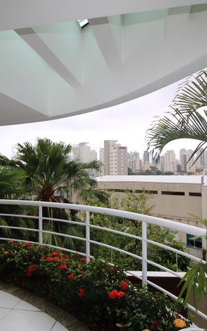 Casa à venda com 790m², 4 quartos e 8 vagasSuíte 3 - Varanda