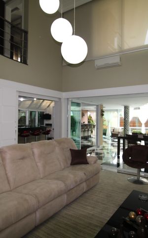 Casa à venda com 790m², 4 quartos e 8 vagasSala