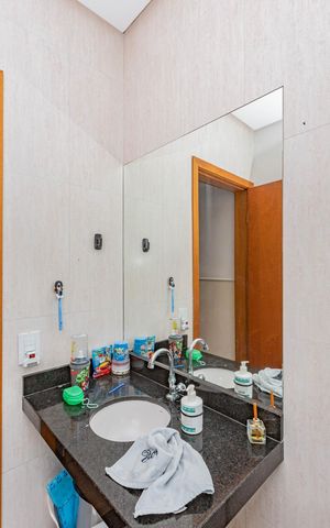 Casa à venda com 280m², 4 quartos e 2 vagasBanheiro da Suíte 1