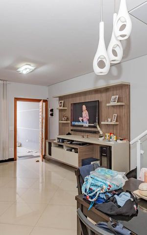 Casa à venda com 280m², 4 quartos e 2 vagasSala