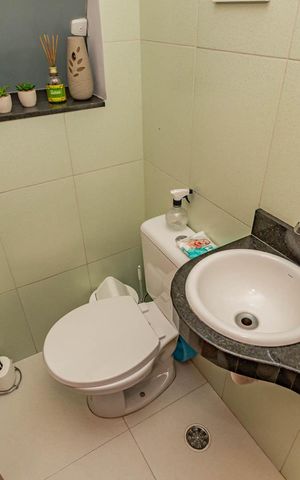 Casa à venda com 280m², 4 quartos e 2 vagasLavabo
