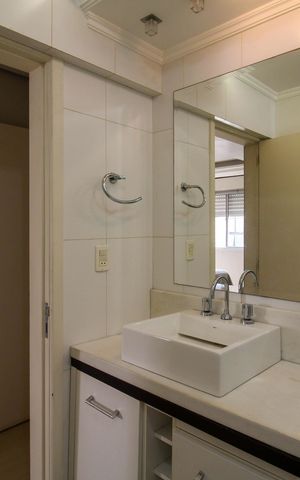 Apartamento à venda com 166m², 2 quartos e 2 vagas Apartamento à venda com 166m², 2 quartos e 2 vagasBanheiro da Suíte