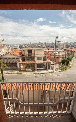 Casa à venda com 128m², 3 quartos e 3 vagas Casa à venda com 128m², 3 quartos e 3 vagasVaranda