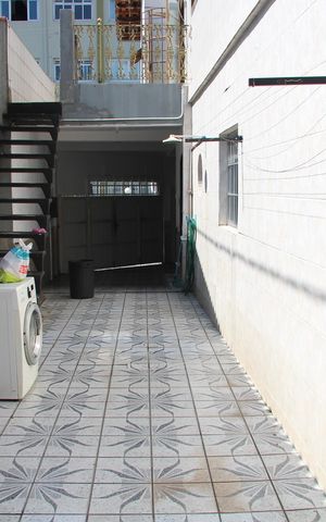 Casa à venda com 287m², 4 quartos e 2 vagasCasa 1 Area de Serviço e Quintal Escada acesso a Casa 3