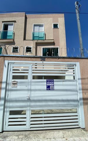 Casa à venda com 85m², 2 quartos e 2 vagas Casa à venda com 85m², 2 quartos e 2 vagasFachada