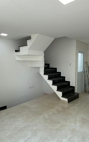 Casa à venda com 85m², 2 quartos e 2 vagas Casa à venda com 85m², 2 quartos e 2 vagasCozinha