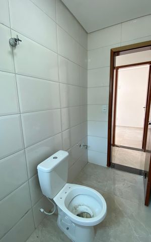 Casa à venda com 85m², 2 quartos e 2 vagas Casa à venda com 85m², 2 quartos e 2 vagasBanheiro
