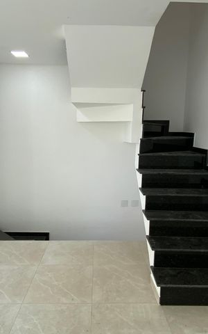 Casa à venda com 85m², 2 quartos e 2 vagas Casa à venda com 85m², 2 quartos e 2 vagasSala