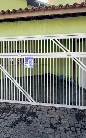 Casa para alugar com 170m², 3 quartos e 1 vaga Casa para alugar com 170m², 3 quartos e 1 vagaFachada