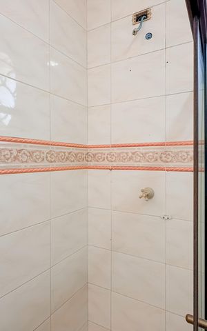 Casa para alugar com 170m², 3 quartos e 1 vaga Casa para alugar com 170m², 3 quartos e 1 vagaBanheiro Corredor
