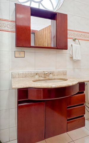 Casa para alugar com 170m², 3 quartos e 1 vaga Casa para alugar com 170m², 3 quartos e 1 vagaBanheiro Corredor