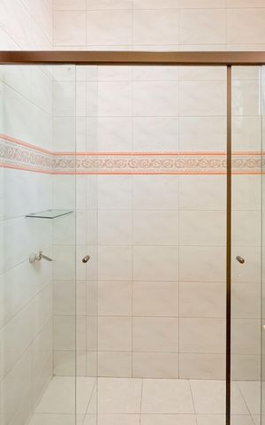 Casa para alugar com 170m², 3 quartos e 1 vaga Casa para alugar com 170m², 3 quartos e 1 vagaBanheiro Corredor