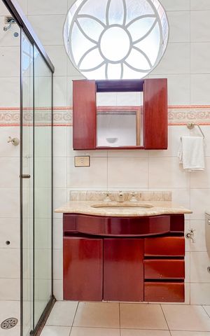Casa para alugar com 170m², 3 quartos e 1 vaga Casa para alugar com 170m², 3 quartos e 1 vagaBanheiro Corredor