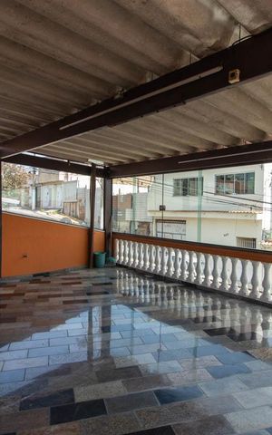 Casa à venda com 440m², 3 quartos e 5 vagas Casa à venda com 440m², 3 quartos e 5 vagasVaranda