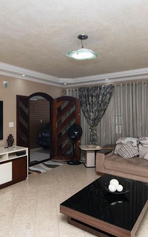 Casa à venda com 440m², 3 quartos e 5 vagas Casa à venda com 440m², 3 quartos e 5 vagasSala