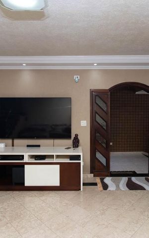 Casa à venda com 440m², 3 quartos e 5 vagas Casa à venda com 440m², 3 quartos e 5 vagasSala