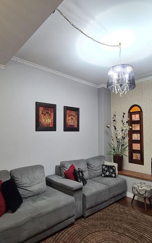 Casa à venda com 250m², 3 quartos e 2 vagas Casa à venda com 250m², 3 quartos e 2 vagasSala