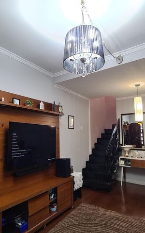 Casa à venda com 250m², 3 quartos e 2 vagas Casa à venda com 250m², 3 quartos e 2 vagasSala