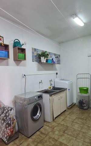 Casa à venda com 250m², 3 quartos e 2 vagas Casa à venda com 250m², 3 quartos e 2 vagasÁrea de Serviço