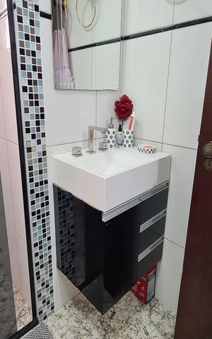 Casa à venda com 250m², 3 quartos e 2 vagas Casa à venda com 250m², 3 quartos e 2 vagasBanheiro