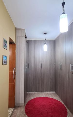 Casa à venda com 250m², 3 quartos e 2 vagas Casa à venda com 250m², 3 quartos e 2 vagasCloset da suíte