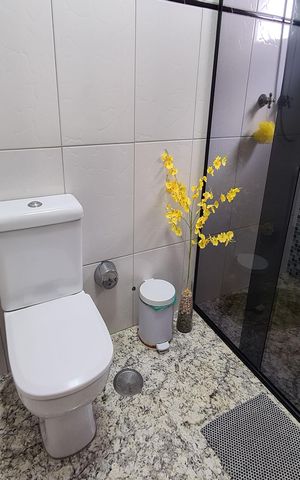 Casa à venda com 250m², 3 quartos e 2 vagas Casa à venda com 250m², 3 quartos e 2 vagasBanheiro
