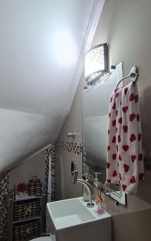 Casa à venda com 250m², 3 quartos e 2 vagas Casa à venda com 250m², 3 quartos e 2 vagasLavabo Sala