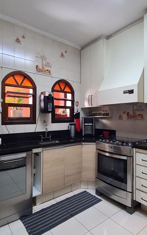 Casa à venda com 250m², 3 quartos e 2 vagas Casa à venda com 250m², 3 quartos e 2 vagasCozinha