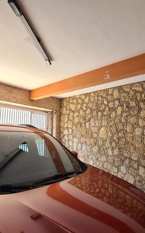 Casa à venda com 250m², 3 quartos e 2 vagas Casa à venda com 250m², 3 quartos e 2 vagasGaragem