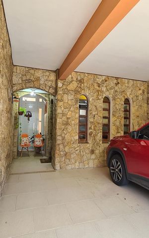 Casa à venda com 250m², 3 quartos e 2 vagas Casa à venda com 250m², 3 quartos e 2 vagasGaragem