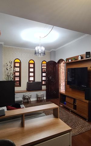 Casa à venda com 250m², 3 quartos e 2 vagas Casa à venda com 250m², 3 quartos e 2 vagasSala
