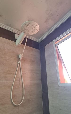 Casa à venda com 250m², 3 quartos e 2 vagas Casa à venda com 250m², 3 quartos e 2 vagasBanheiro da Suíte
