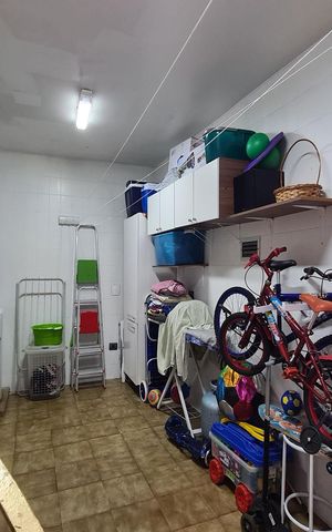 Casa à venda com 250m², 3 quartos e 2 vagas Casa à venda com 250m², 3 quartos e 2 vagasÁrea de Serviço